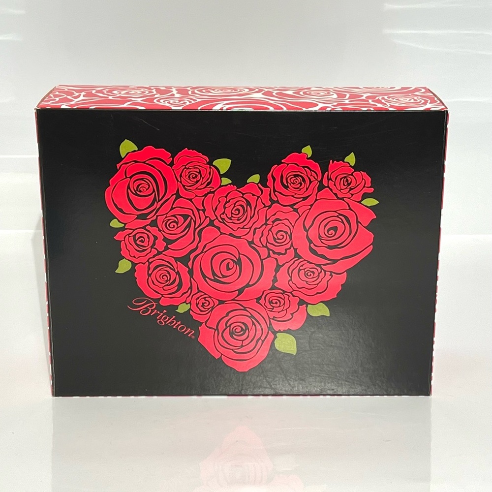 Brighton Gift Box Heart shaped Roses are Red - Picture 9 of 9